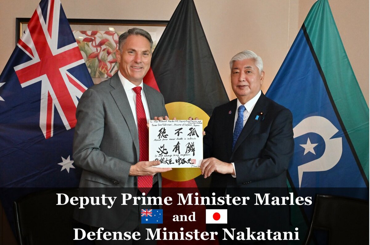 日本與澳大利亞都受過中國戰狼攻擊。圖：日本前防衛大臣中谷元（右）與澳大利亞副總理兼國防部長馬勒斯（左） 翻攝自日防衛省的X