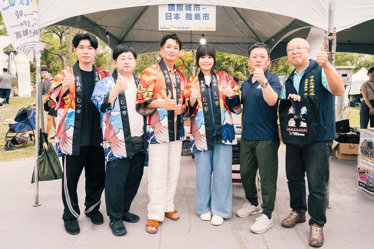 張硯卿(右三)歡迎日本國際城市共同參與高雄端午龍舟賽事及周邊活動。 圖：高雄市行國處/提供