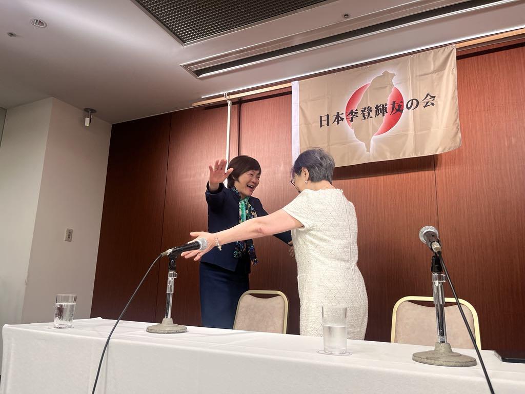 安倍昭惠與李安尼擁抱見面。 圖：李登輝基金會提供