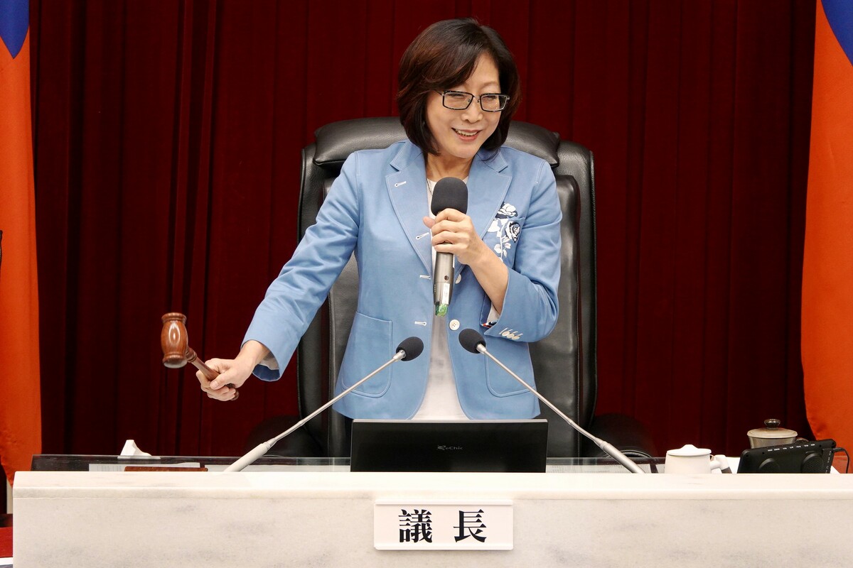 康裕成敲下議事槌宣告高市議會第4屆第5次定期大會結束。 圖：高雄市議會/提供