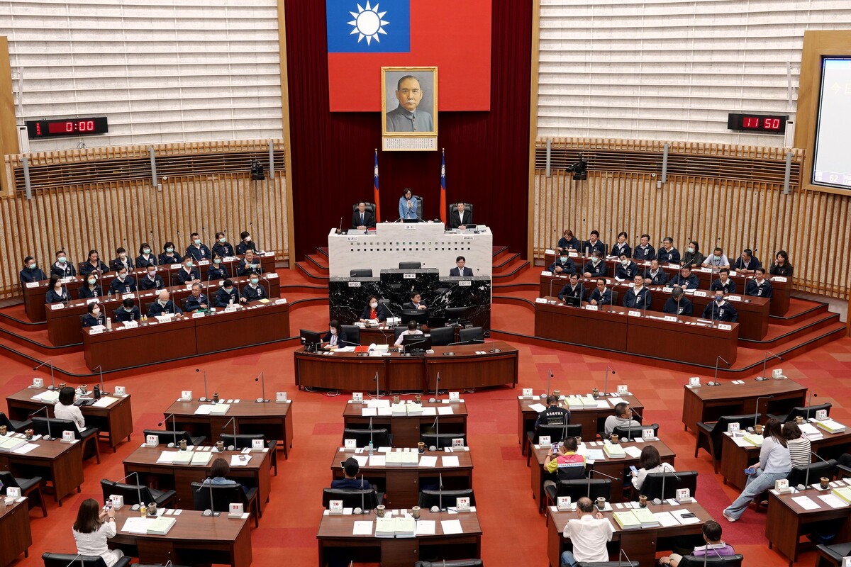 高市府團隊感謝議會的監督與協助。 圖：高雄市議會/提供