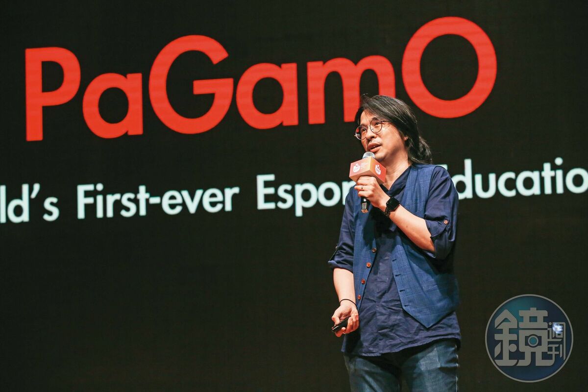 葉丙成在2014年成功開發數位學習程式PaGamO，之後陸續拿下美國教學創新大獎冠軍、經濟部總統創新獎。 圖：鏡週刊提供