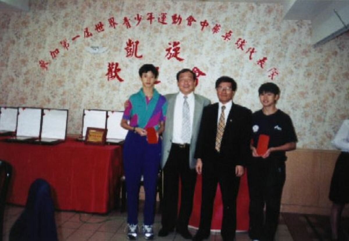 桌球界老將遭質疑！關於葉伊恬事件風波，體育署長鄭世忠公開點名桌協副理事長楊正雄（左2）「應負責」。（翻攝自體育署官網）