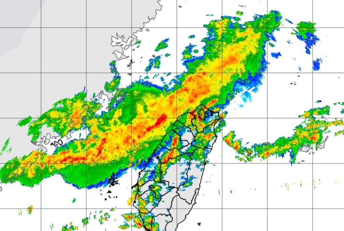 梅雨鋒面今早開始掃過北台灣。 圖：中央氣象署
