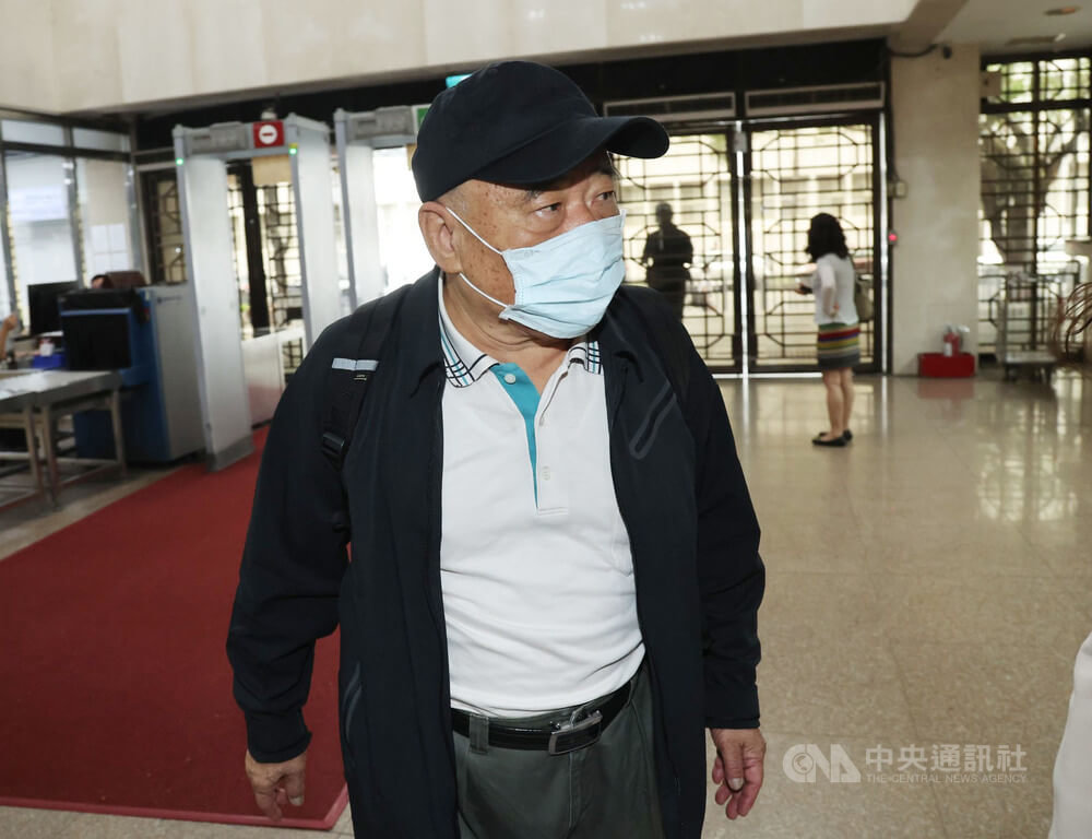 台北地院審理京華城案，檢辯上週詰問證人前台北市都委會執行祕書邵琇珮未完成，3日再開庭，被告應曉薇助理吳順民（圖）出庭。中央社記者劉世怡攝  114年6月3日