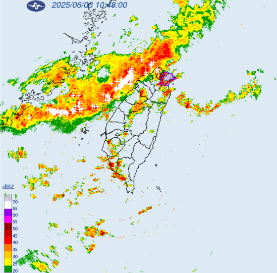 氣象署也另外針對「基隆市、台北市、新北市、宜蘭縣」發布大雷雨即時訊息，持續時間至12時15分止。 圖：翻攝自中央氣象署官網