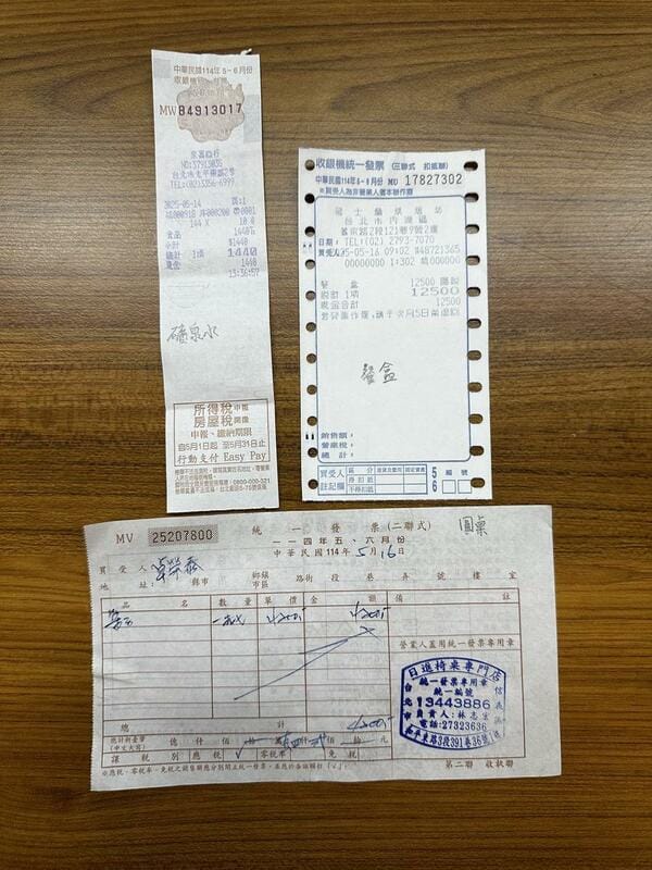 行政院長卓榮泰5月16日舉辦就任一週年媒體茶敘，閣揆「自掏腰包」購買125份「杯子蛋糕」餐盒給媒體，收據曝光。 圖：行政院提供