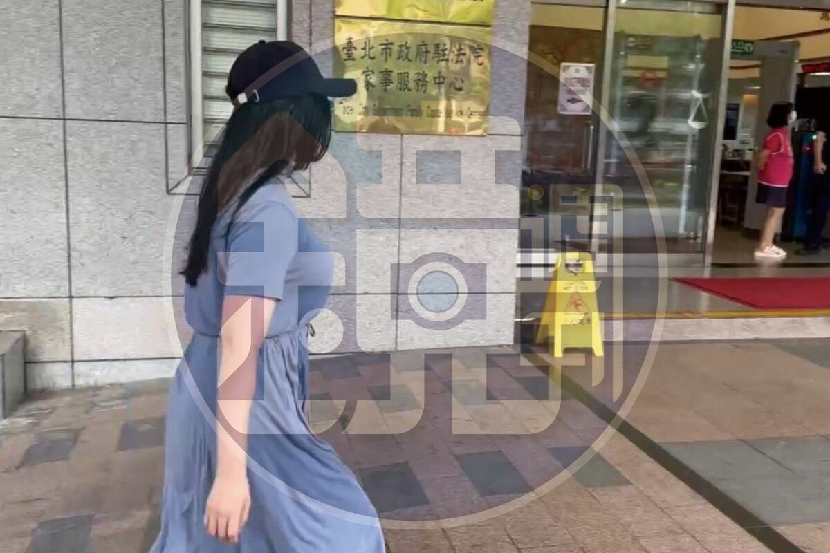 台北地院傳喚宋女出庭，王文洋則委請律師出庭。 圖：鏡傳媒