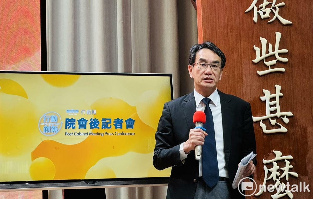 數位發展部次長林宜敬今（5）天在院會後記者會透露，5月21日又收到內政部送來的23案，都是廣告資訊揭露不全，包括委託刊播者、出資者資訊不完整等，將在收到Meta的陳述意見書後，盡快做出裁罰。 圖：謝莉慧/攝