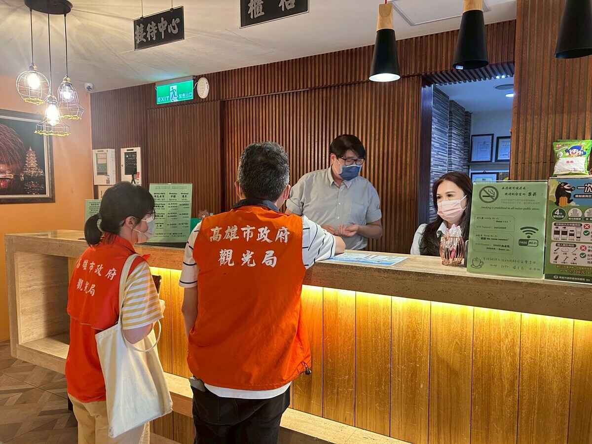高市觀光局接獲投訴後立刻啟動旅宿現場調查。 圖：高雄市觀光局/提供