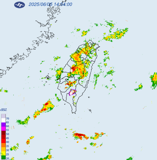 氣象署另外也針對「高雄市、屏東縣、台東縣」發布大雷雨即時訊息，持續時間至16時15分止。 圖：翻攝自中央氣象署官網