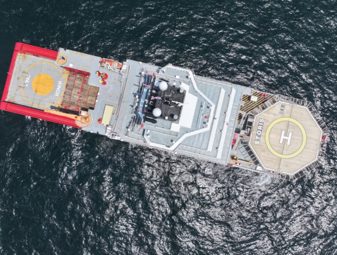 「斯托里斯號」前身為「艾維克號」（Aiviq），由愛迪生Chouest Offshore公司於2024年12月20日出售予海岸警衛隊，並進行改裝以強化其通信與自衛能力，正式更名後投入運作。 圖：翻攝news.uscg.mil