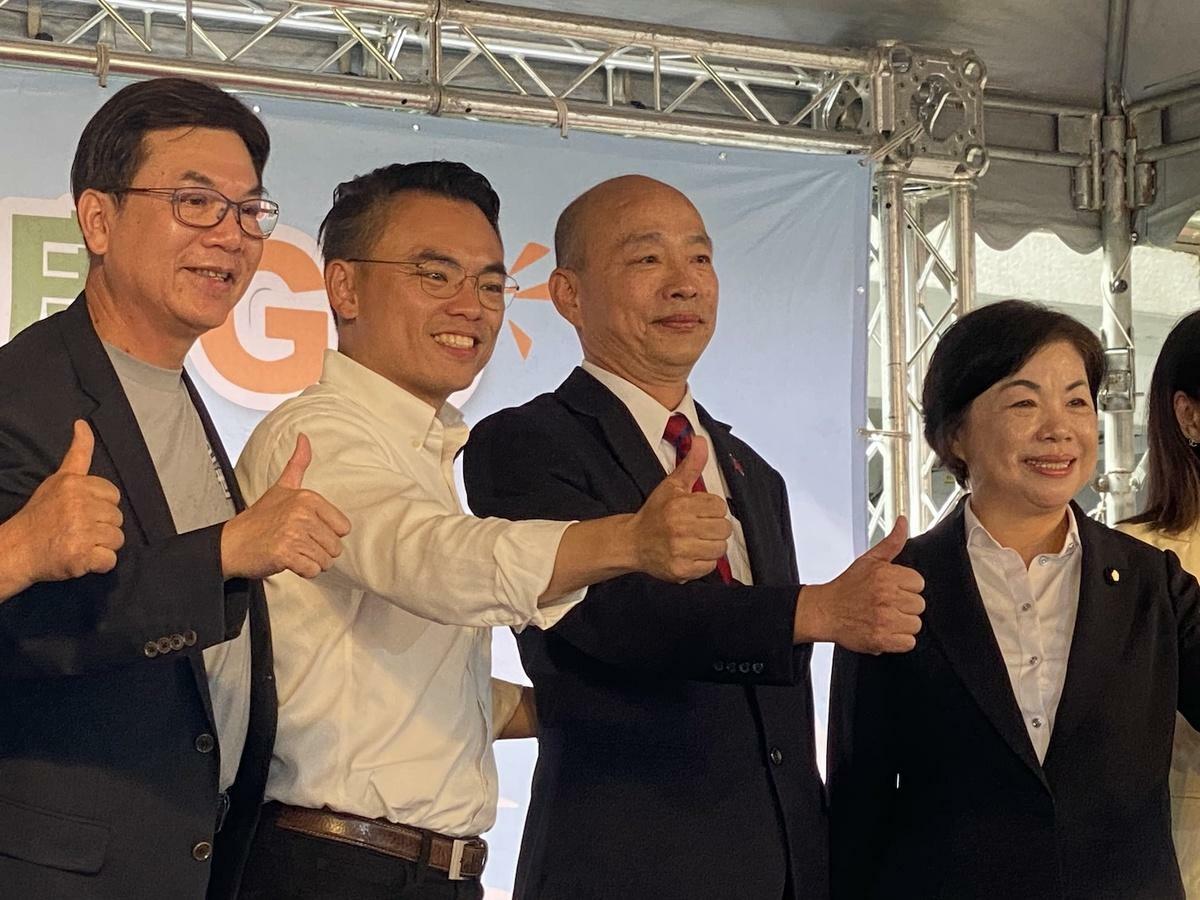 立法院長韓國瑜(左三）與國民黨立委洪孟楷（左二）出席淡水農會在立法院康園餐廳前舉行「金瓜饗饗健康GO-滬尾南瓜好食行銷記者會」。 圖：林朝億/攝