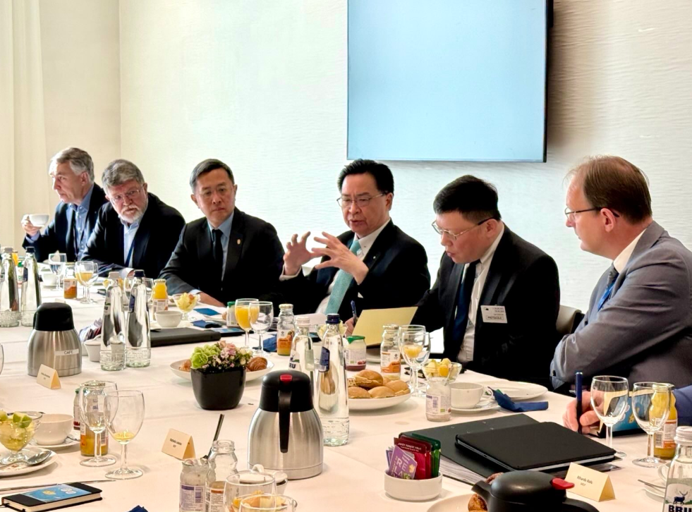 吳釗燮訪問歐洲。 圖：翻攝自吳釗燮X