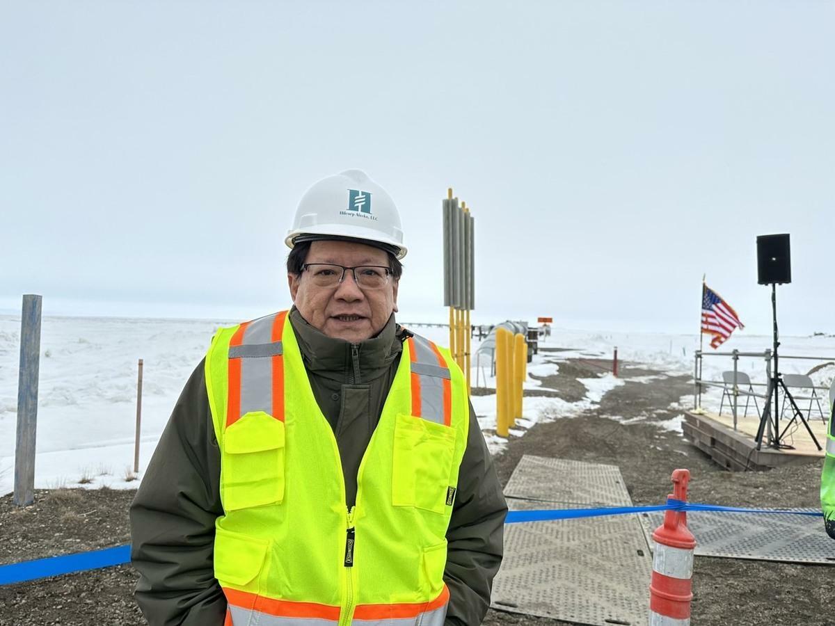 潘孟安實地考察阿拉斯加極地能源基礎建設。 圖：總統府提供