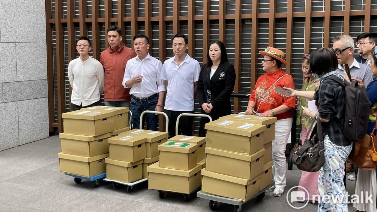 罷免吳思瑤團隊「地動刪瑤」遭拒收。 圖：高逸帆／攝