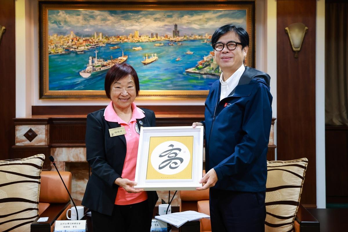 儲錦琪(左)與陳其邁(右)與就青年教育交流、台美產業合作等議題交換意見。 圖：高雄市政府/提供