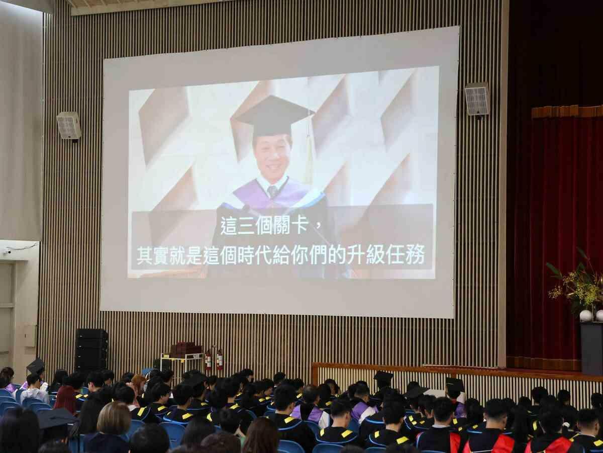 張國恩校長以AI分身致詞。 圖：東海大學/提供