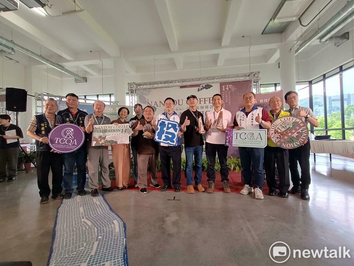 各組特等、頭等及金質獎得主合影。 圖：唐復年/攝