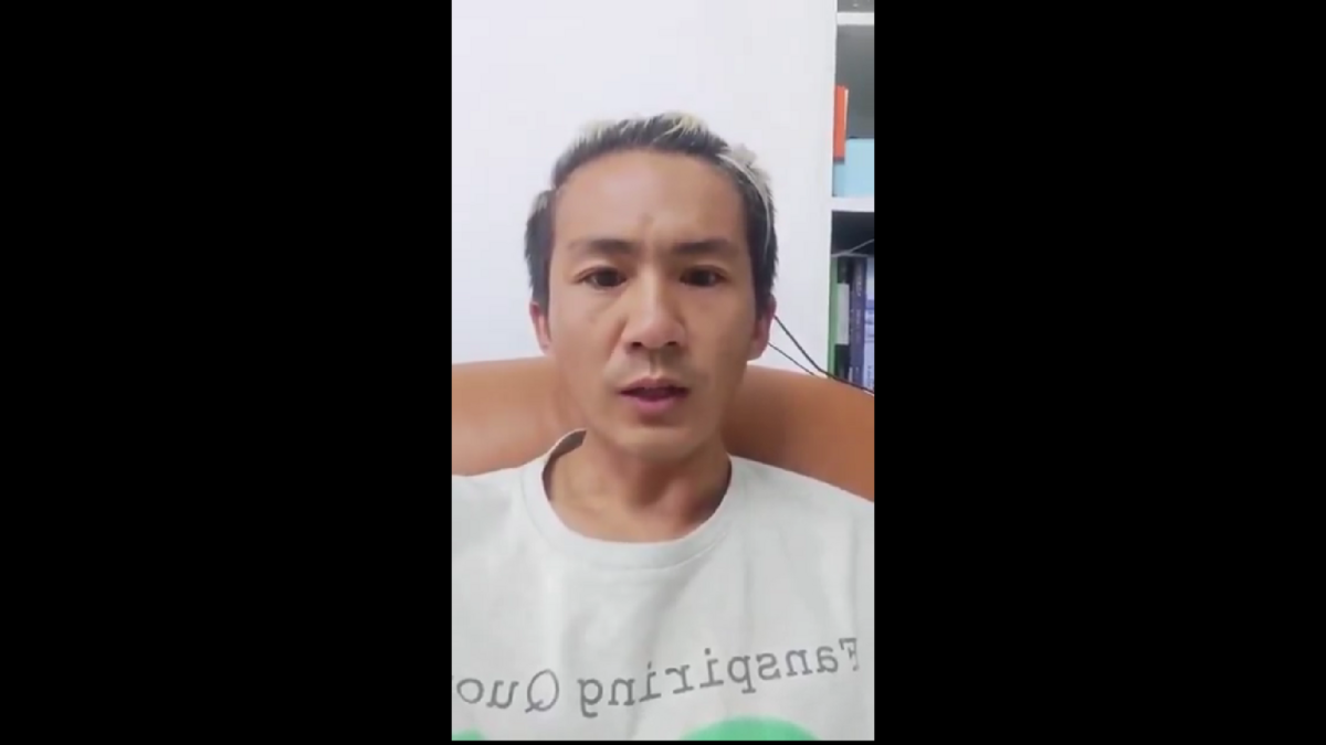 小符哥哥在影片中聲稱，自己與家人已遭受多次騷擾，甚至有人試圖將其送入精神病院，以迫使其噤聲。 圖:翻攝自影片