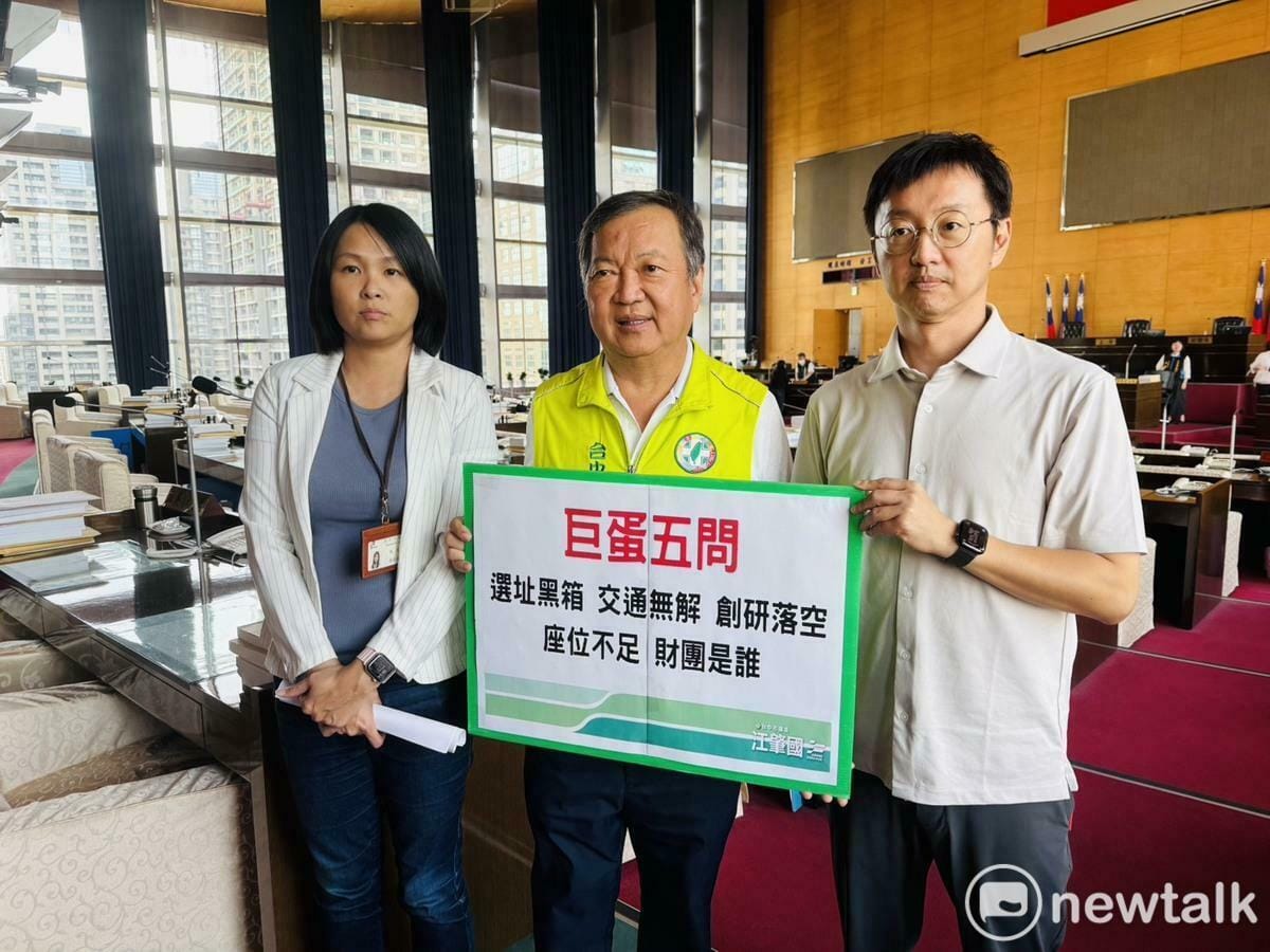 台中市議員江肇國提出「巨蛋五問」，直批市府準備不足，重要問題統統講不清，卻想要議會無條件支持，根本說不過去。 圖：唐復年/攝
