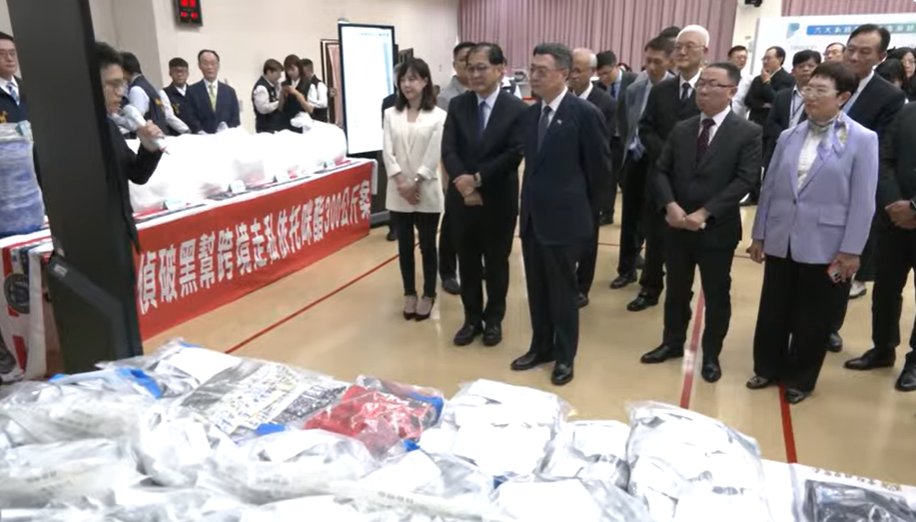 行政院長卓榮泰今（10）日上午出席114年「第12波安居緝毒專案發布記者會」。 圖：擷自直播畫面