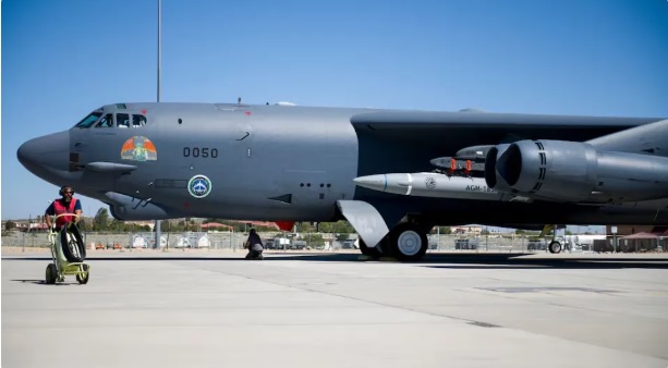 即將上任的美國空軍部長梅因克強調，美國應該提升高超音速武器的產量並降低成本，確保美軍擁有足夠的武器。圖為 2024 年 3 月接受最後一次測試的 AGM-183A 導彈。 圖：翻攝自 觀察者網