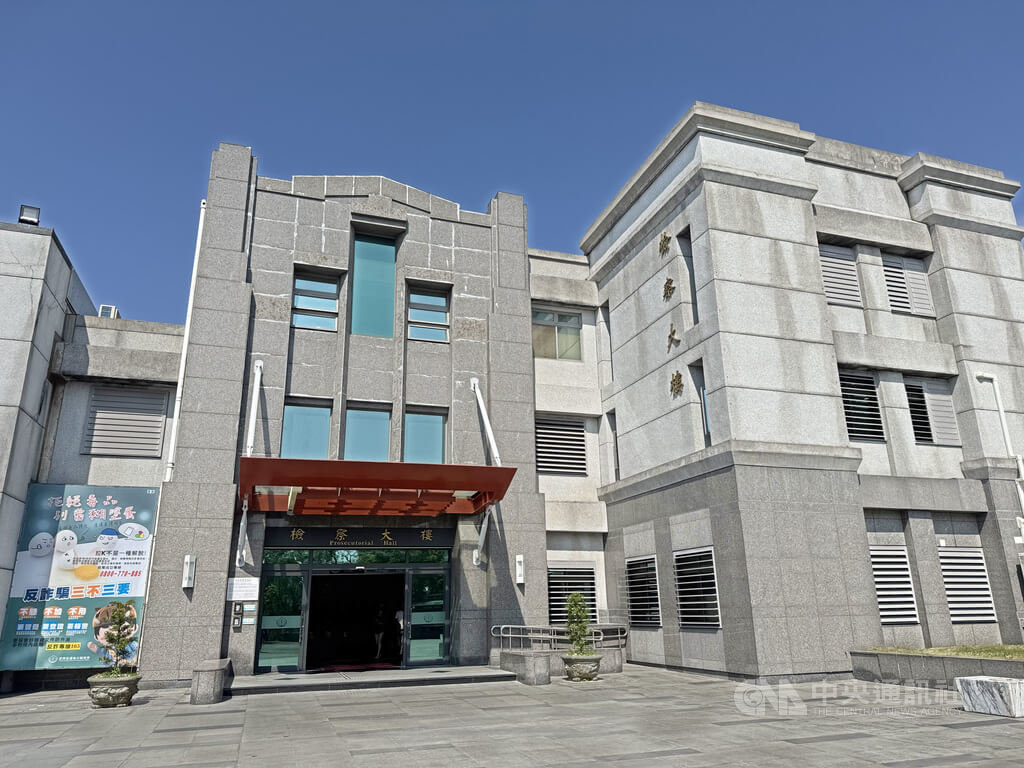 花蓮檢警偵辦太平洋公園浮屍案，死者33歲林姓女子頭部有外傷，監視器拍攝到疑似打鬥畫面，循線追查拘提26歲呂姓男子、43歲姜姓司機到案說明，花蓮地檢署檢方訊後，呂男聲押獲准、姜男新台幣10萬元交保。中央社記者張祈攝 114年6月10日