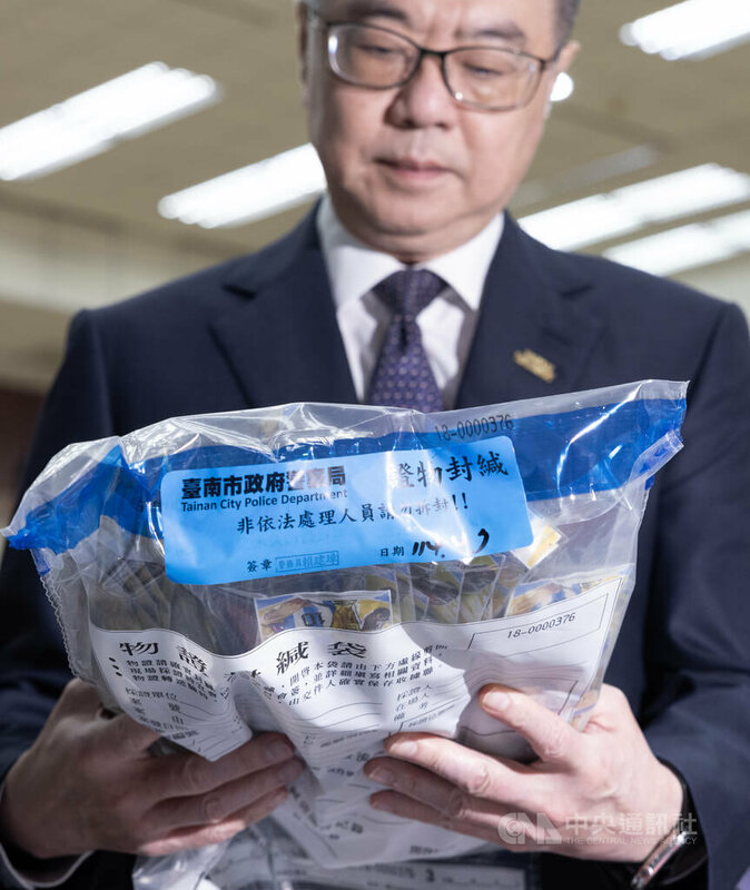 行政院長卓榮泰（圖）10日出席114年第12波安居緝毒專案發布記者會，並查看扣押證物。中央社記者趙世勳攝  114年6月10日