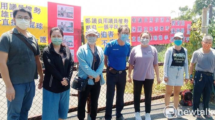 球員家長一起站出來力挺L教練(中)。 圖：孫家銘攝