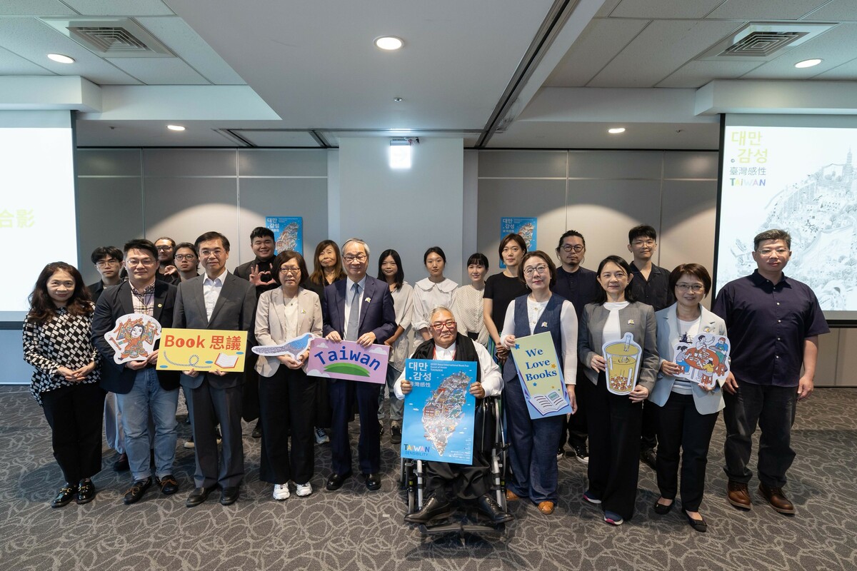 2025 首爾國際書展台灣主題國館展前記者會合影。 圖：文策院提供