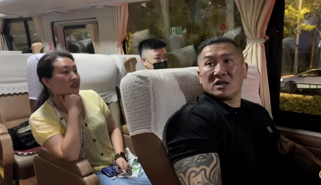 館長在中國直播宣稱台灣奶茶一杯賣800，掀起議論。 圖：館長惡名昭彰YT