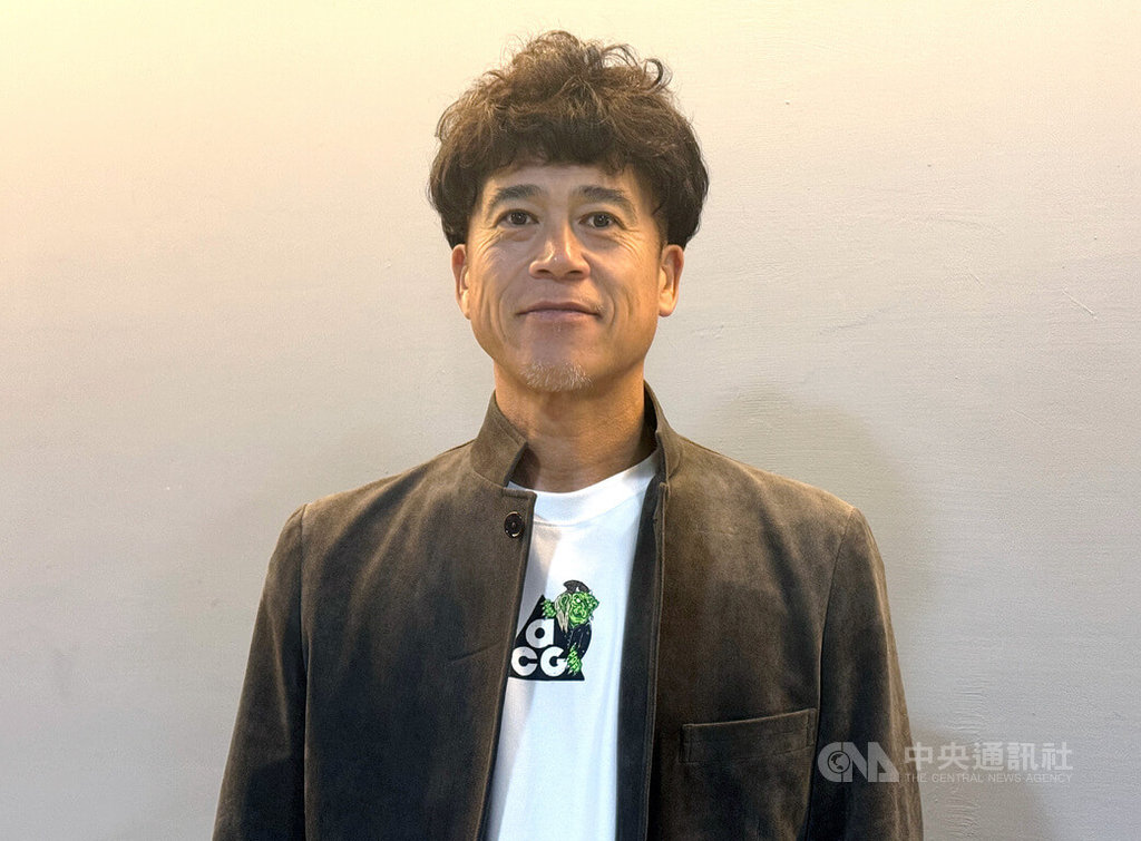 中華職棒味全龍隊「龍之子」徐若熙12日先發登板對上富邦悍將，吸引16支國外球隊關注，其中日職軟銀鷹隊首席棒球總管（CBO）城島健司（圖）也親自到台北大巨蛋觀察。中央社記者楊啟芳攝  114年6月12日