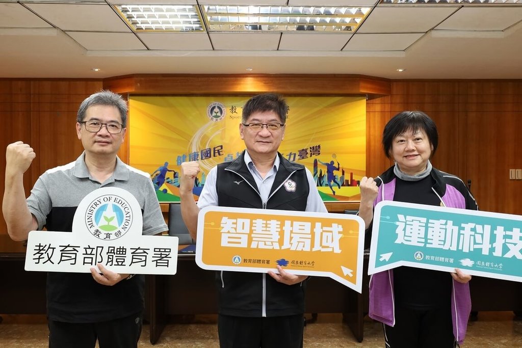 體育署推動「運動科技場域實證計畫」，在科技棒球部分將攜手中職味全龍隊於天母球場導入國內自主開發的棒球智慧追蹤系統，體育署副署長洪志昌（中）12日表示，會持續爭取115年國科會科技預算支持推動「國球國造–棒球運動科技場域淬鍊計畫」。（體育署提供）中央社記者黎建忠傳真  114年6月12日