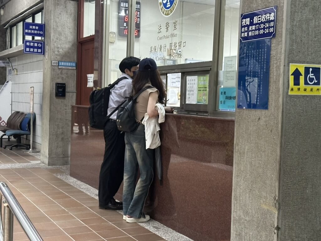 九州博弈集團案，涉洩密的刑事局前警政監林明佐羈押期間，多次以疾病治療聲請交保，地院11日裁定新台幣1500萬交保，家人與律師13日上午完成交保程序。（讀者提供）中央社記者趙麗妍傳真 114年6月13日