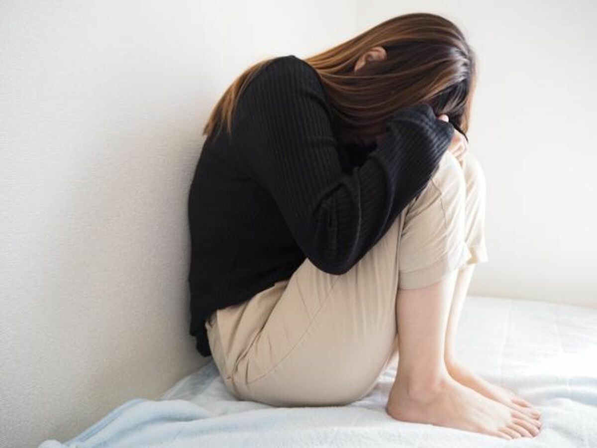 首圖：一名男子見色起意，在網上購買迷藥預謀犯案，連續對三女下手性侵。（示意圖，Pakutaso）