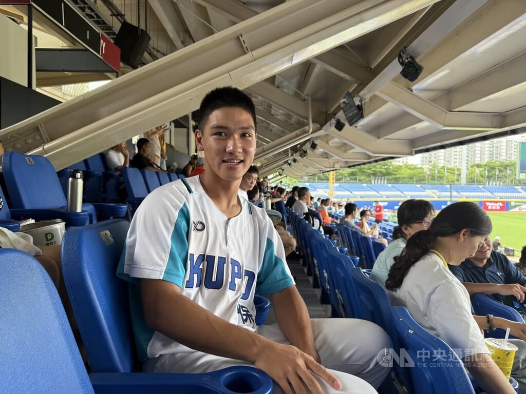 新北市穀保家商棒球隊外野手劉承佑（圖）被視為中職選秀首輪熱門，他受訪時笑說，雖然愛富邦悍將，但選秀結果就順其自然。中央社記者謝靜雯攝  114年5月14日