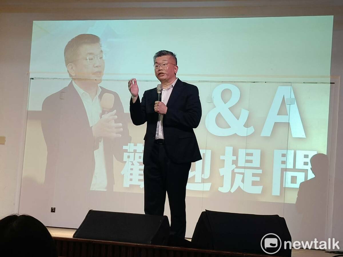 蔡其昌以中職會場身分，回母校東海大學參加政治系舉辦的講座。 圖：唐復年/攝