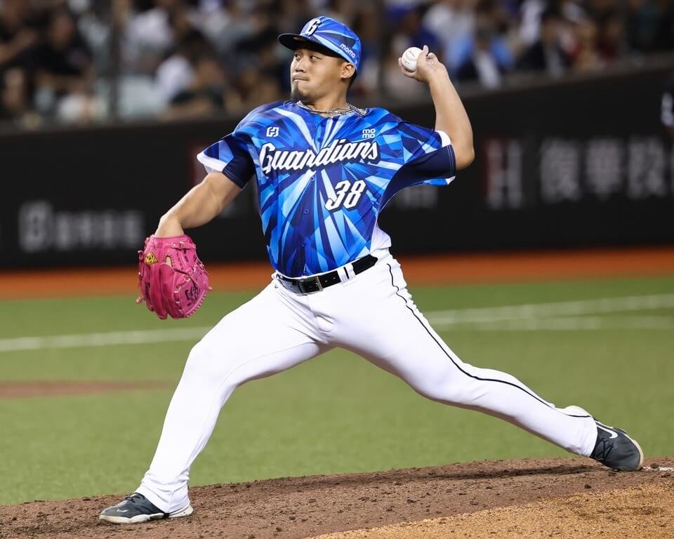 中華職棒富邦悍將隊投手李吳永勤目前本季22場出賽，場次超越前5個球季總和，他對此表示，教練團給機會和舞台就會好好把握，享受每一次出賽。圖為李吳永勤14日出賽畫面。（富邦悍將提供）中央社記者謝靜雯傳真  114年6月15日