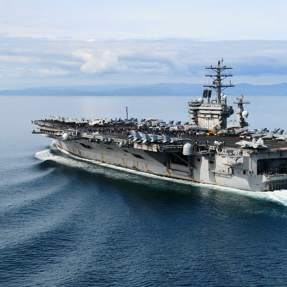 美國海軍「尼米茲號」（USS Nimitz， CVN-68）航空母艦。 圖：翻攝「X」@jacksonhinklle