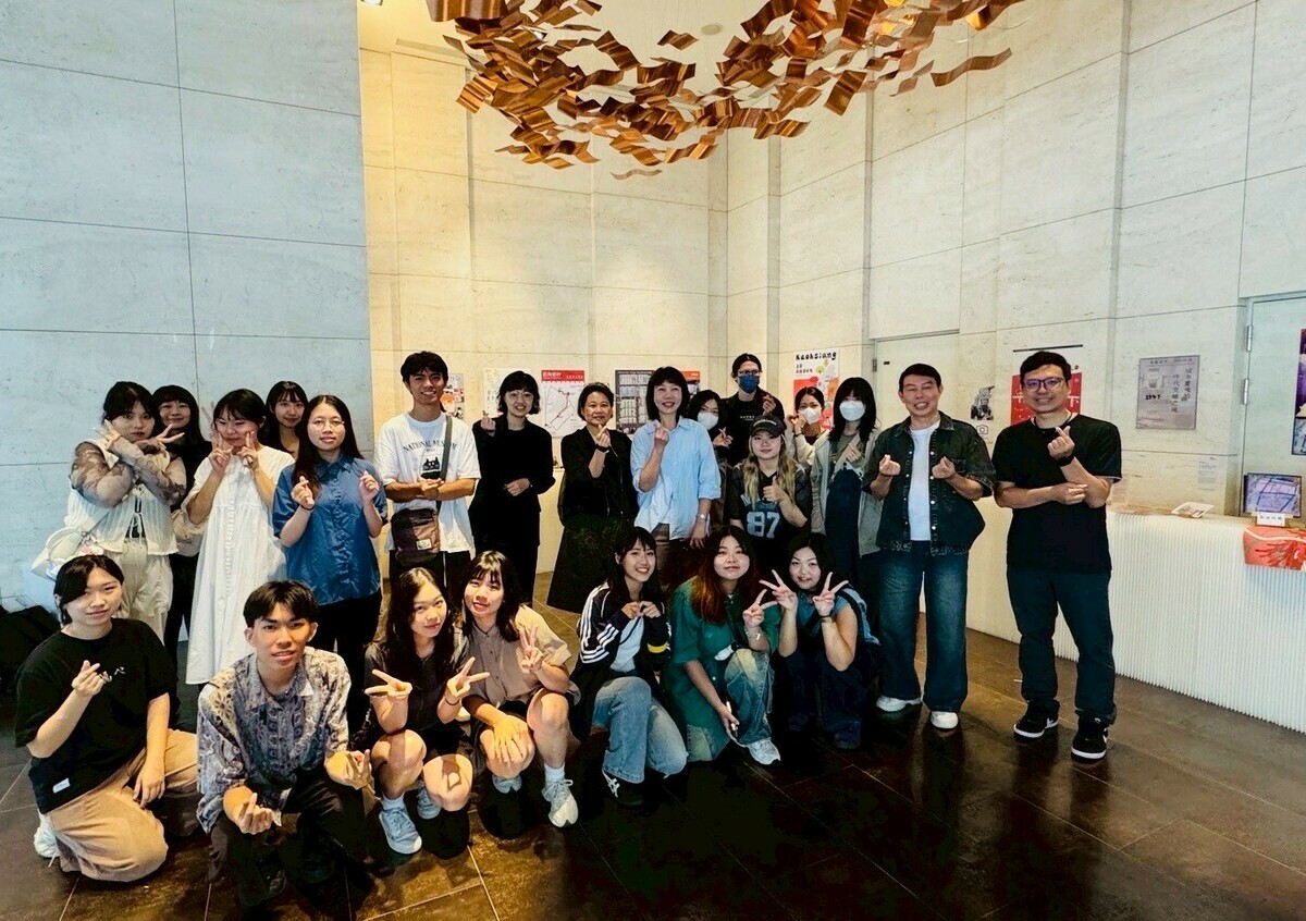 高科大文創系「走圖‧高雄漫時光」學生作品展開幕。 圖：高科大創新設計學院/提供