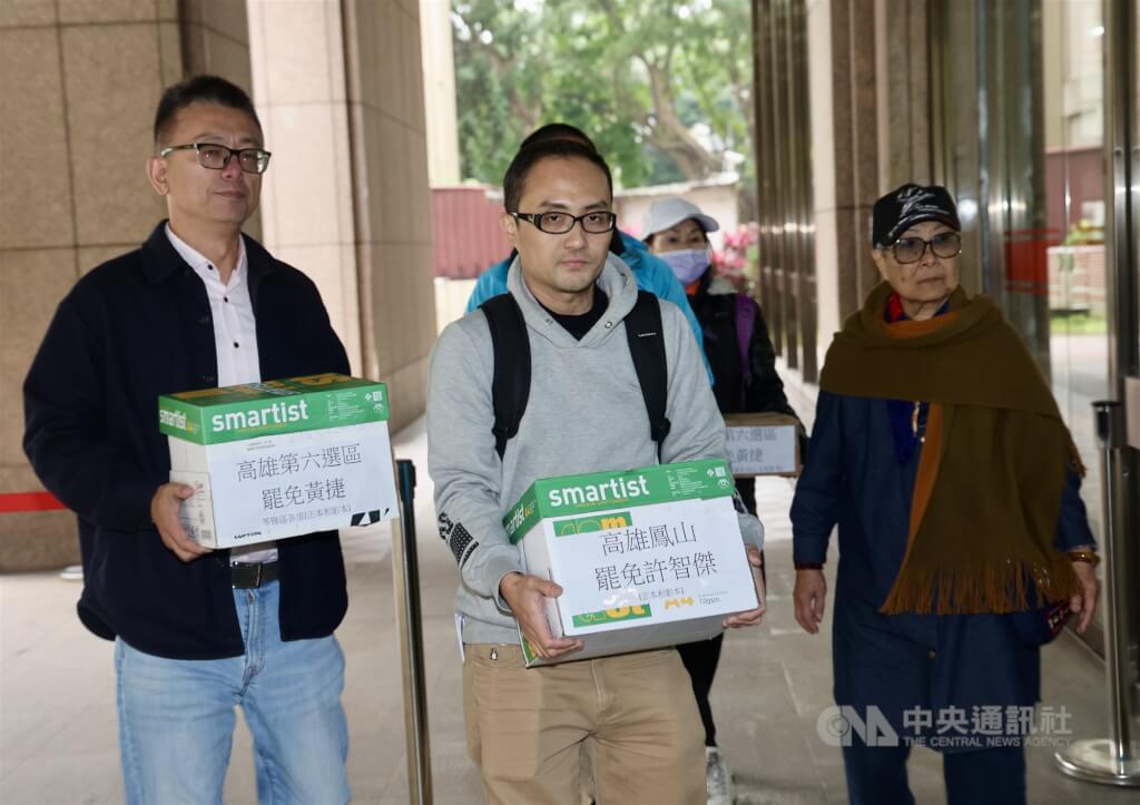 高雄雙罷劫總站負責人徐尚賢（前中）。（中央社檔案照片）