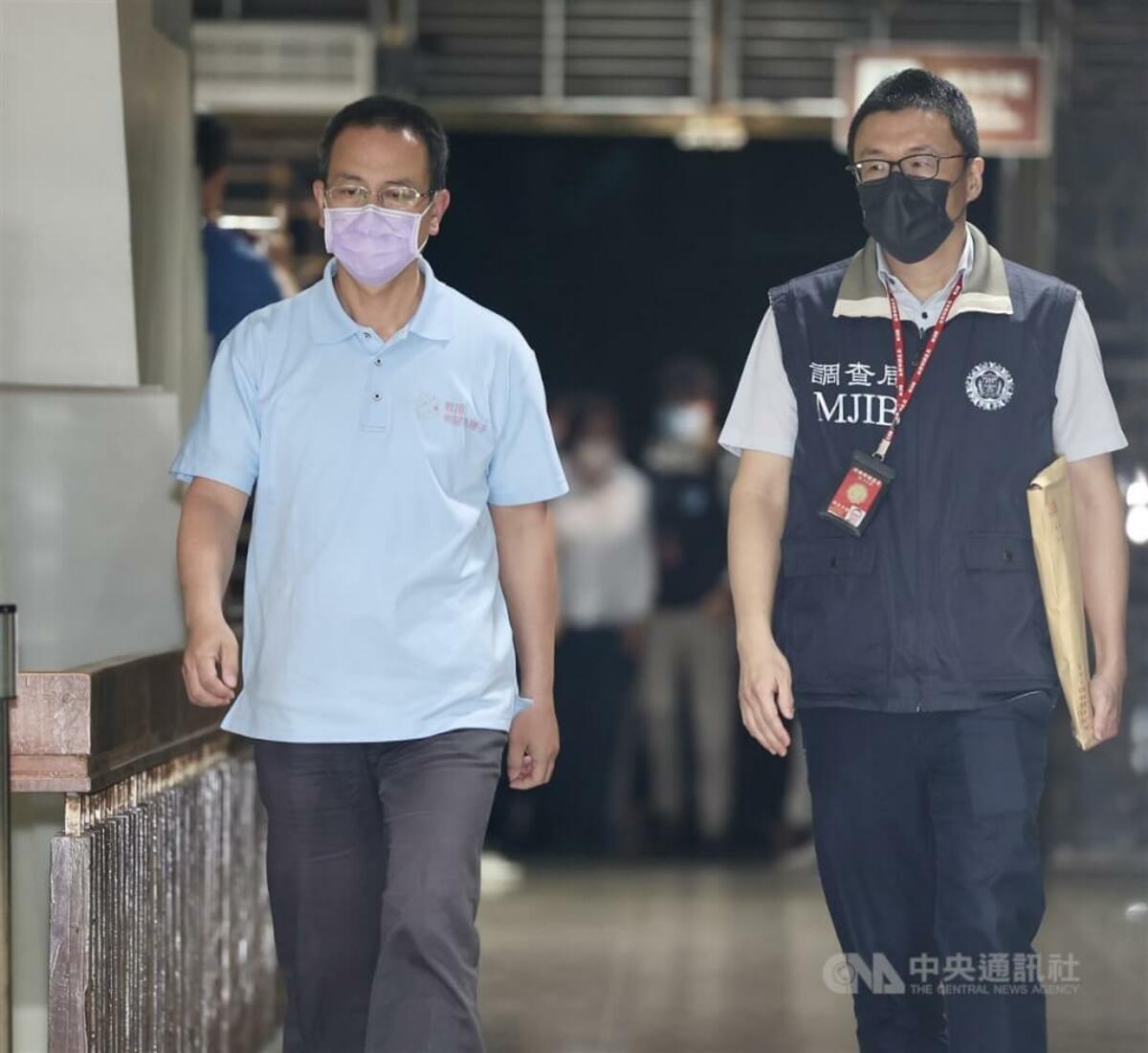 國民黨台北市黨部書記長初文卿（左）。（中央社檔案照片）