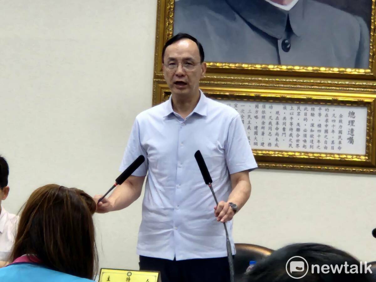 國民黨黨主席朱立倫今（22）日現身台北市黨部舉辦的「反惡罷 戰獨裁」客家後援會成立大會，為首都五席藍委站台助陣。 圖：黃建豪/攝（資料照）