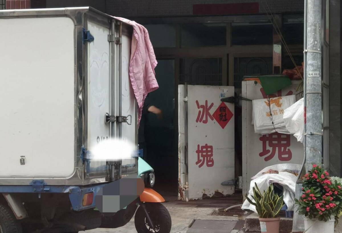 民眾踢爆五甲龍成路地下製冰廠長期噪音擾民，衛生恐怕也不符合法令規定。 圖：民眾提供