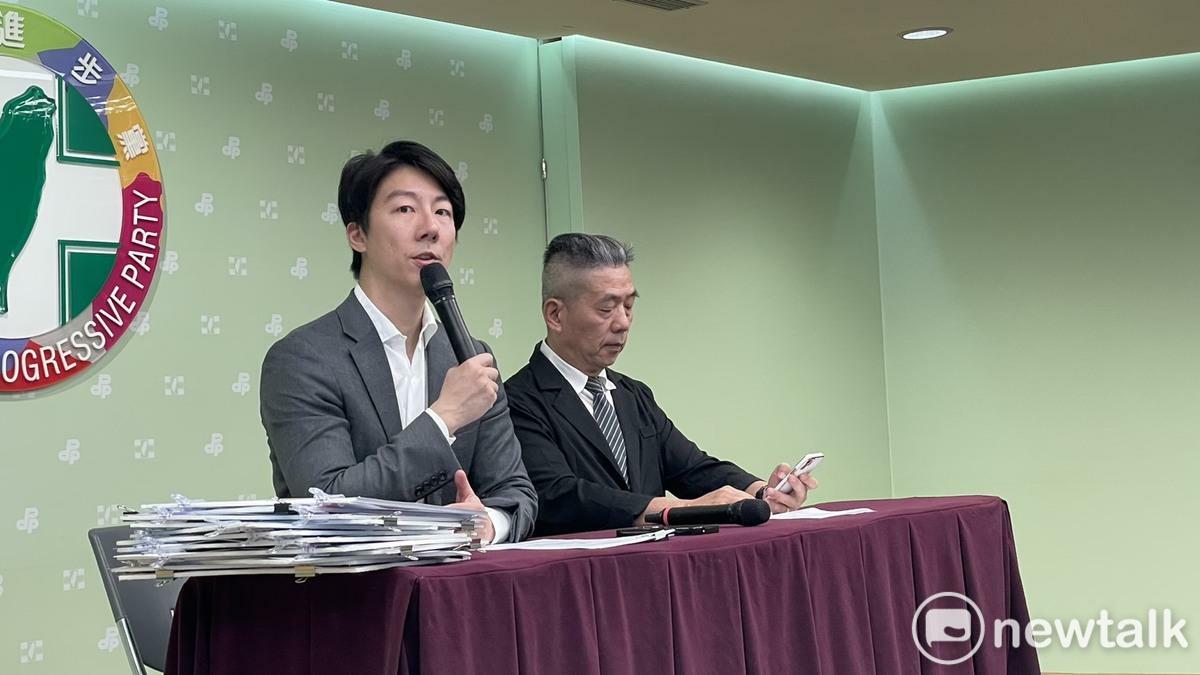 蘇紫雲（右）說，潛艦不太會變形。 圖：高逸帆／攝