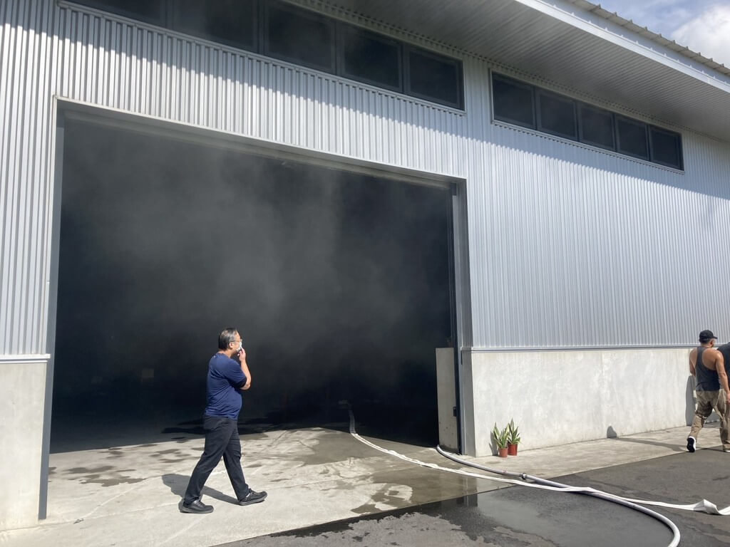 宜蘭縣蘇澳鎮1家珠寶加工廠20日發生火警，宜蘭縣消防局獲報後，出動附近消防分隊前往救援，火勢已撲滅，現場共12人輕傷送醫，無生命危險，詳細起火原因尚待釐清。（宜蘭縣消防局提供）中央社記者沈如峰宜蘭傳真 114年6月20日