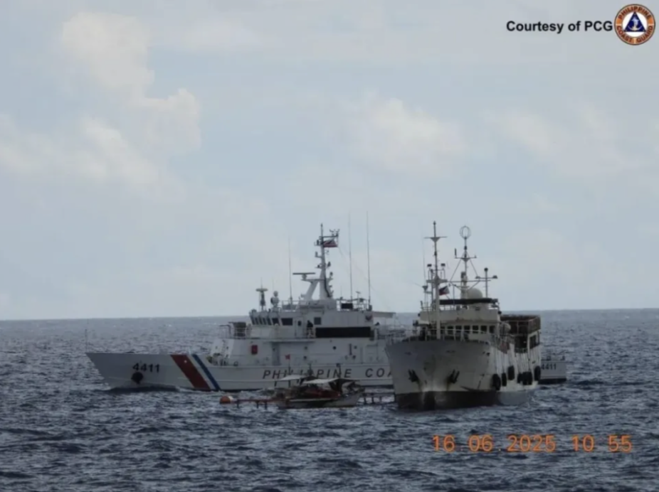 中國與菲律賓在南沙群島半月礁及艦長礁發生衝突。 圖：擷取自PCG