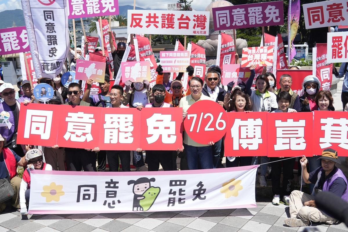 罷團7月將發起「護國大遶境」行動，從花蓮「起駕」，沿途結合民進黨地方組織系統，預計順時針環台一圈，為大罷免造勢。 圖：民進黨提供（資料照）