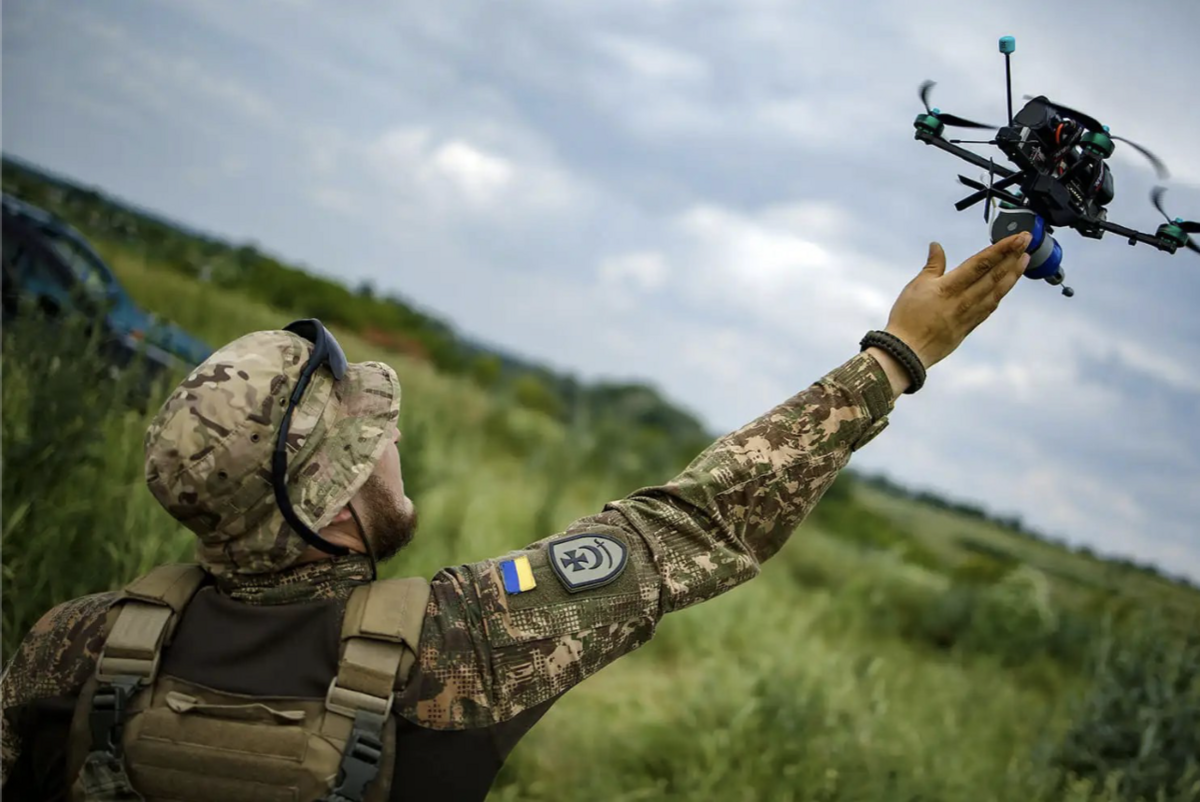 雖然烏軍擁有更多 FPV 無人機，但俄軍在光纖無人機（Fiber-optic drone）上暫時取得領先。 圖：擷取自 NOELREPORTS 的 X